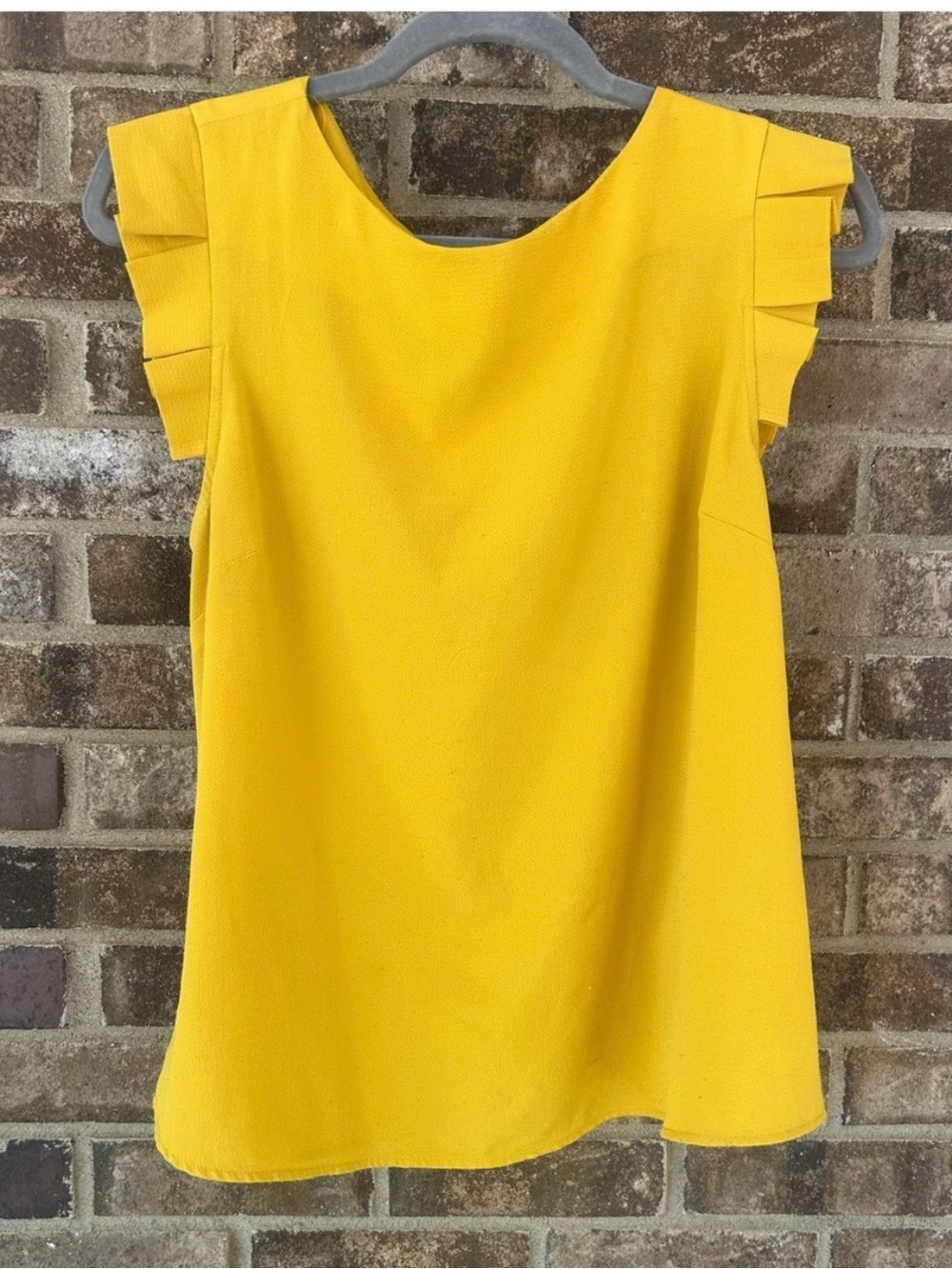 🤩 Monteau Yellow Flutter Sleeve Top Women’s Large